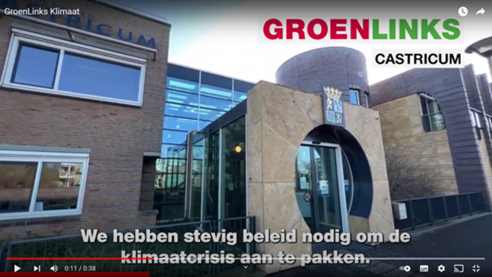 Afbeelding van het gemeentehuis Castricum, met daarbij de zin: We hebben stevig beleid nodig om de klimaatcrisis aan te pakken.