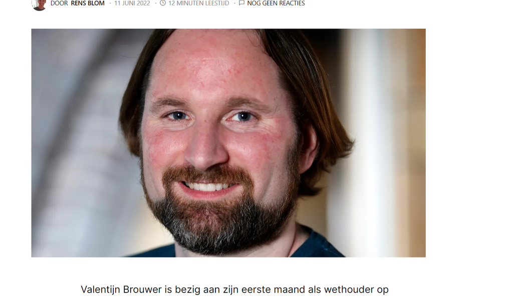 Print screen van het interview dat journalist Rens Blom met GroenLinks wethouder Valentijn Brouwer hield. De titel boven de foto van Valentijn luidt: Een interview met wethouder Valentijn Brouwer over milieu, cultuur en onderwijs