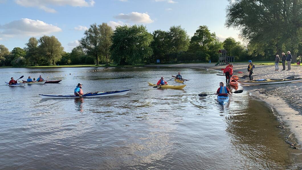 Foto van kanovaarders, gemaakt door Kanovereniging Uitgeest