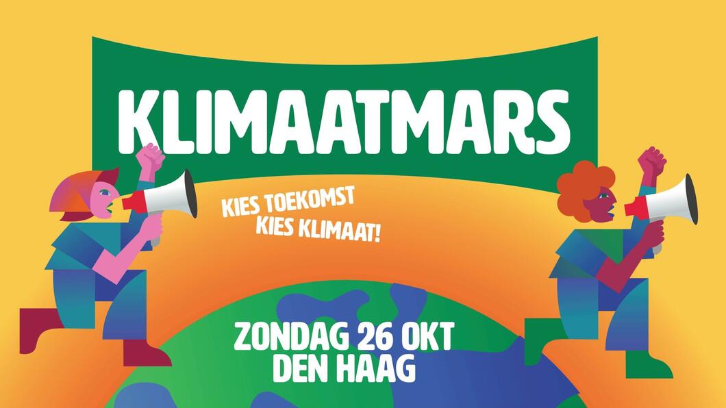 Het woord Klimaatmars staat groot tegen een gele achtergrond, als van een ondergaande  zon. Links en rechts van het woord lopen twee getekende figuren met een megafoon in de hand, over een aardbol. Je ziet verder de woorden: kies toekomst, kies klimaat. En: zondag 26 oktober klimaatmars.