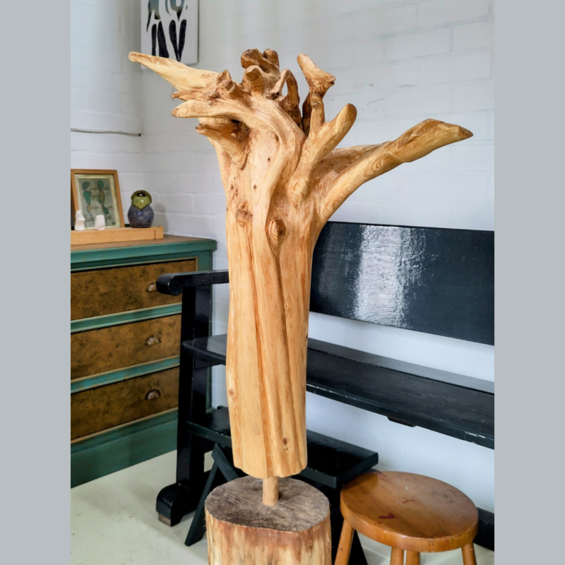 Een van Mia Wijten's houtkunstwerken
