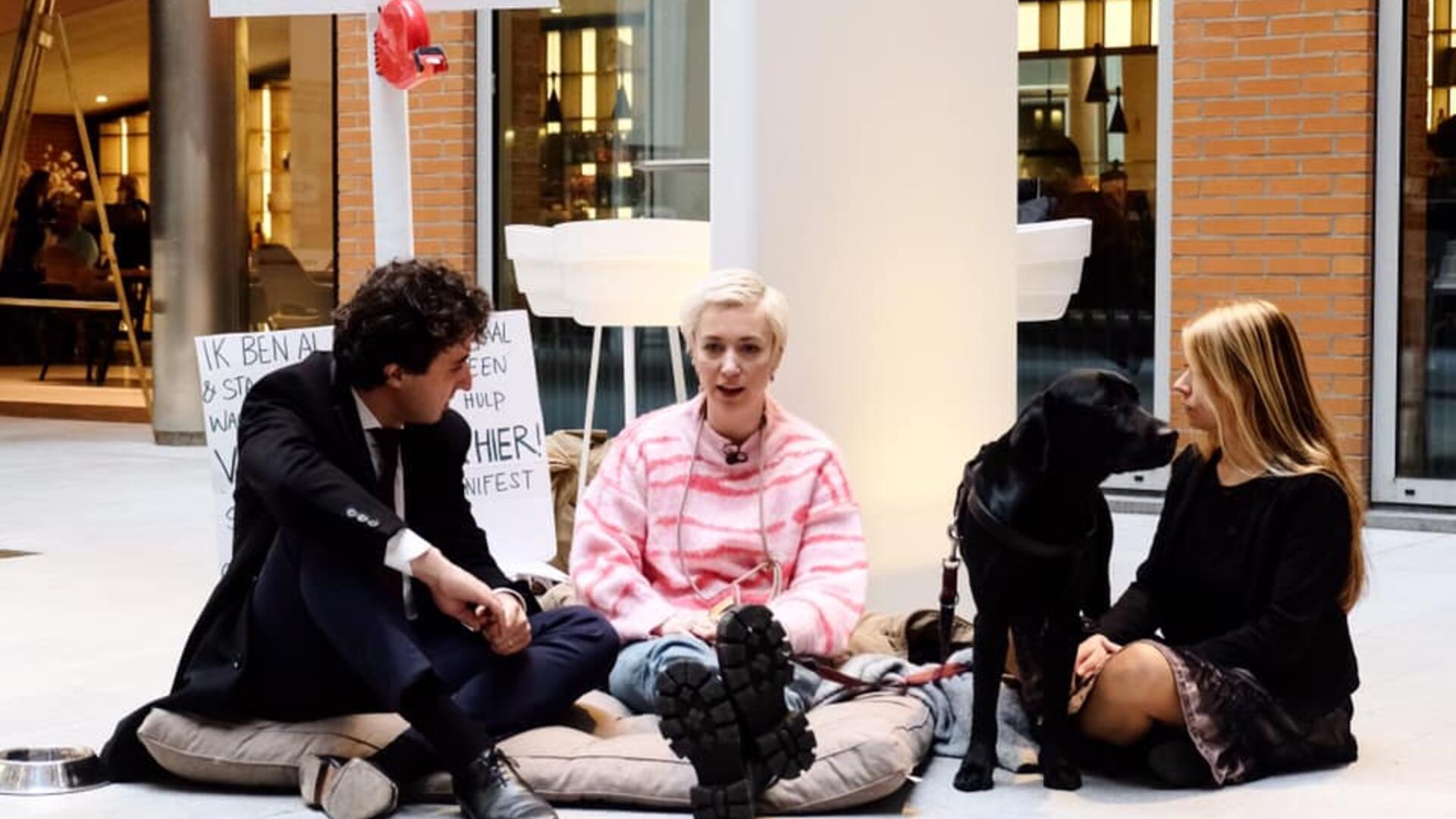 Protestactie Charlotte Bouwman tegen wachtlijsten GGZ