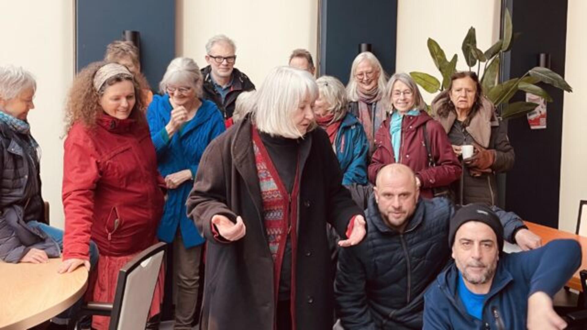 Sympathisanten hongerstaker roepen gemeente op verantwoordelijkheid te nemen_Foto door Ans Pelzer, De Castricummer